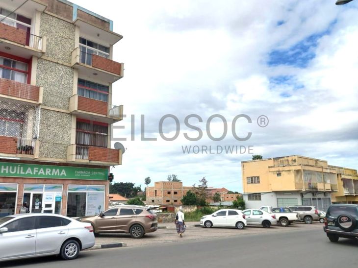 Imóvel Multifuncional no Centro do Lubango – 650 m² com Potencial Comercial e Habitacional
