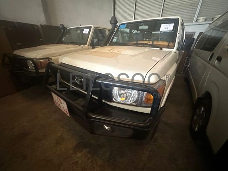 Veículos TOYOTA LC PICK-UP