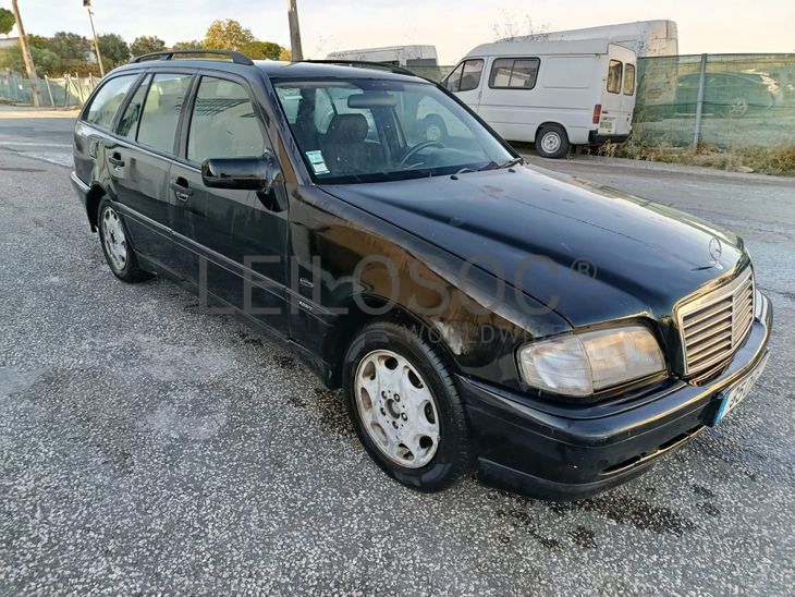 Mercedes-Benz C220 CDI · Ano 2000
