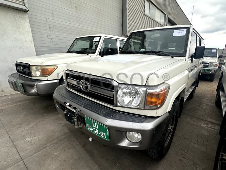 WHO | TOYOTA LAND CRUISER