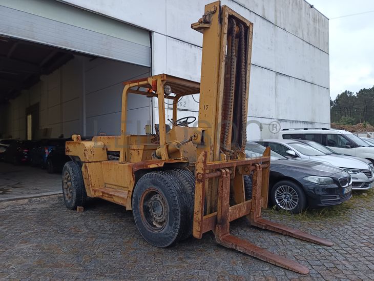 Empilhador Toyota · Porta Contentores