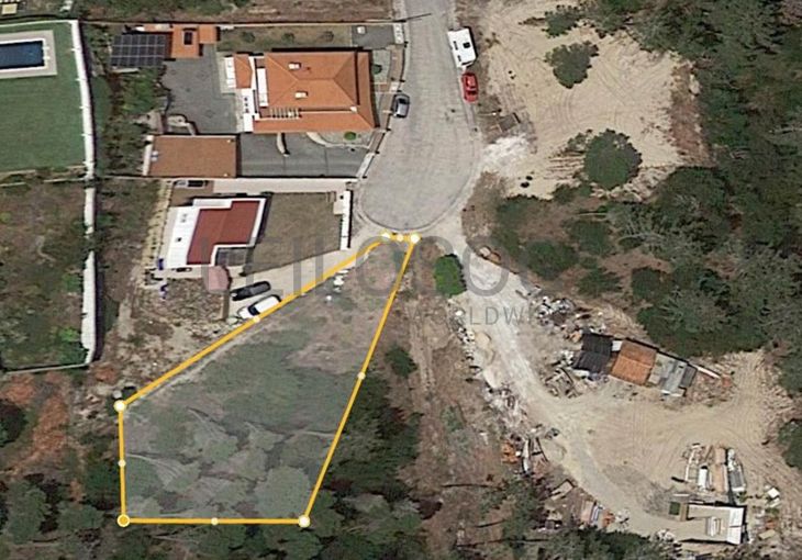 Terreno Urbano com 1.003 m² · Óbidos