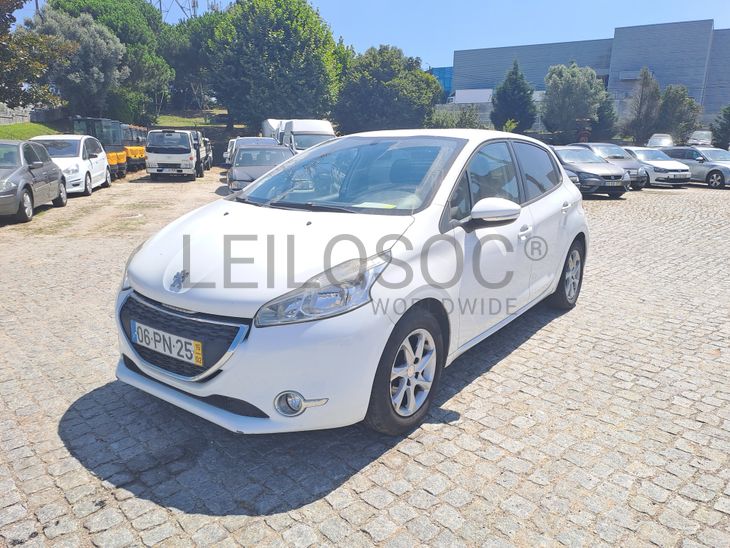 Peugeot 208 · Ano 2015