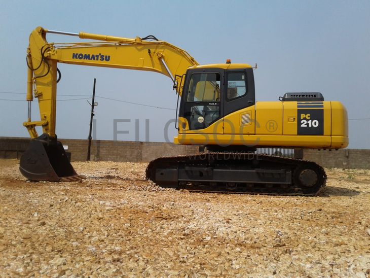 Escavadora giratória KOMATSU PC 210 7K