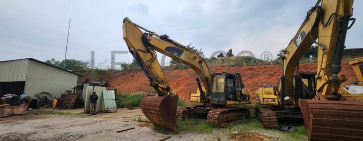 CATERPILLAR 25T Crawler Excavator with Spare Parts