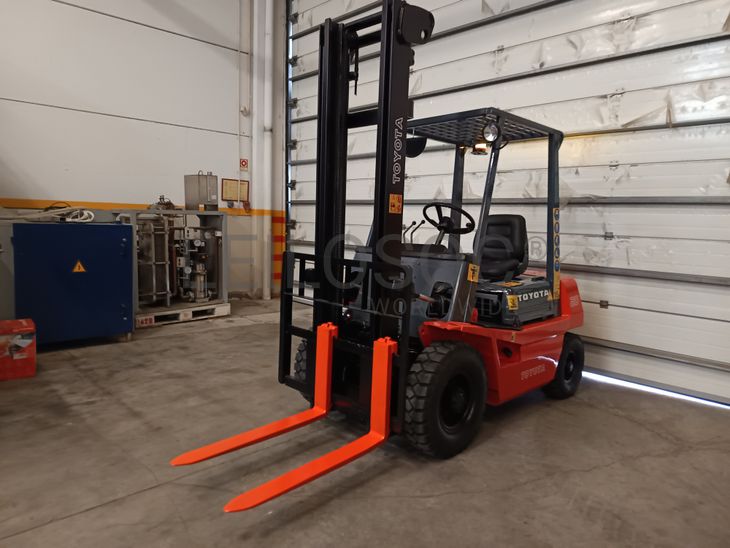 Empilhador Toyota de 2000Kg