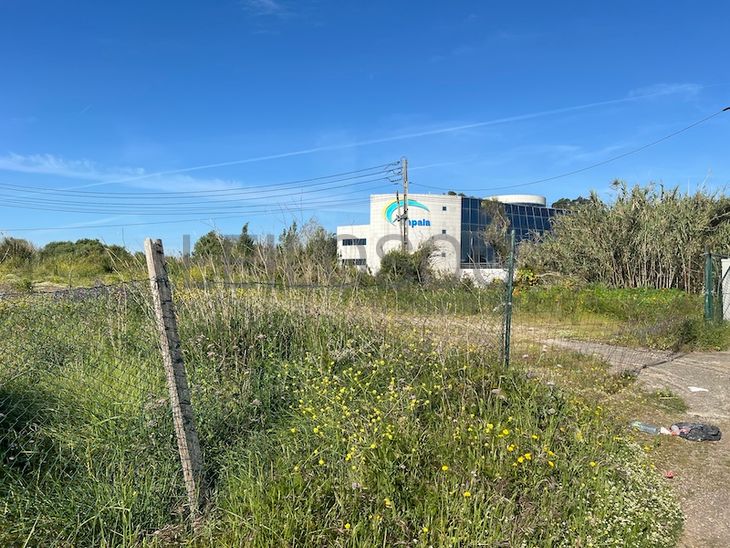 Terreno para Construção com +1,5 Hectares · Sintra