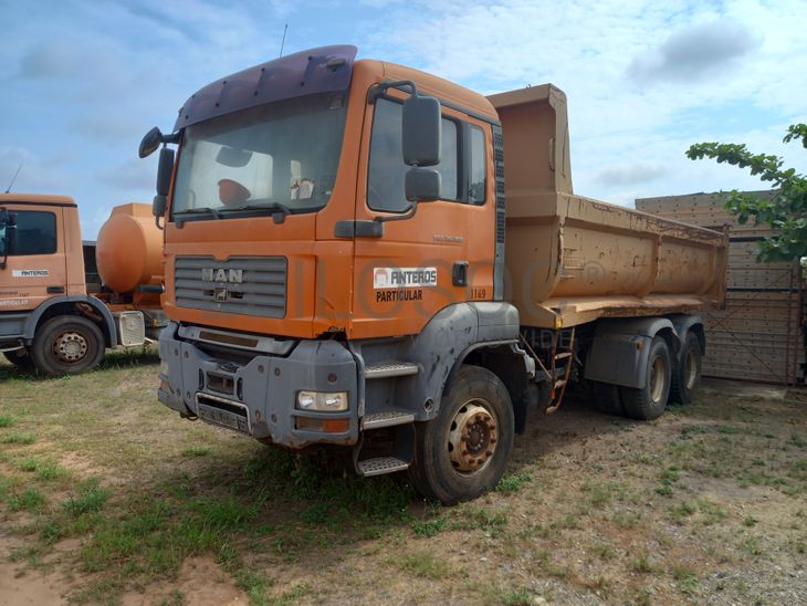 Camião Basc. Tras. (6X4) da marca MAN, modelo 2634-4x2-4