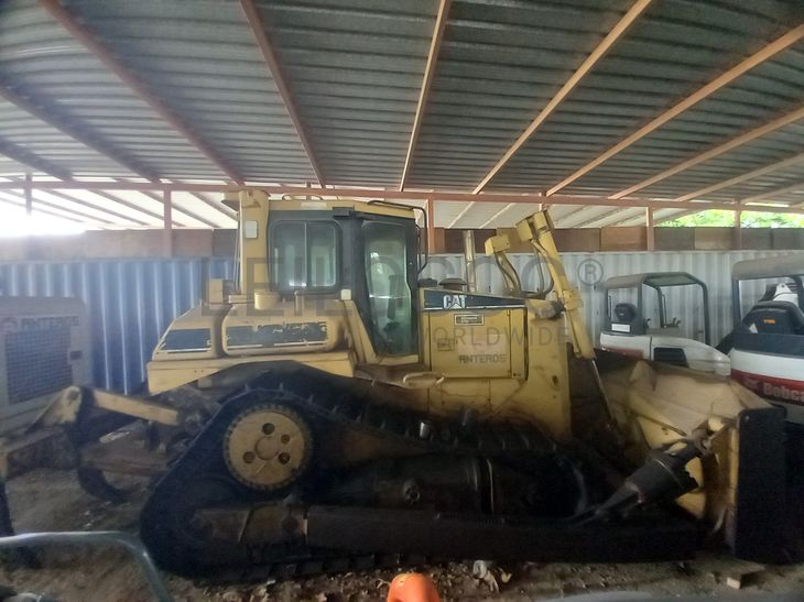 Trator de Rastos da marca CATERPILLAR, modelo D6R II  STD