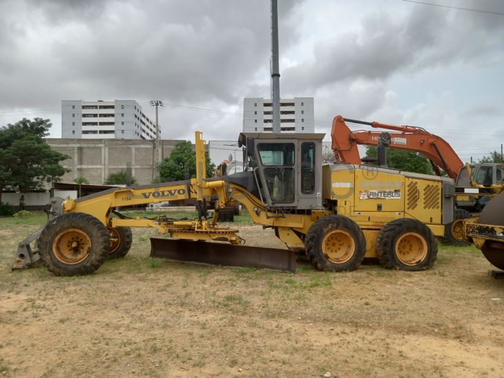 Motoniveladora da marca VOLVO, modelo G720B