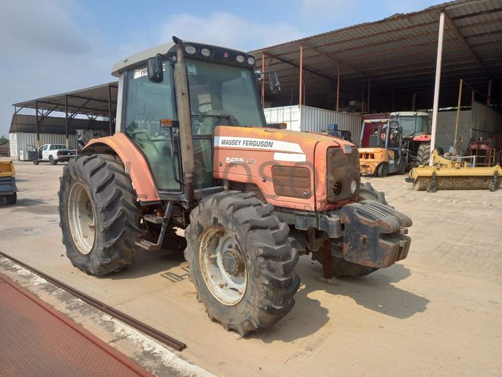 Trator Agrícola da marca MASSEY FERGUSON, modelo MF.5455
