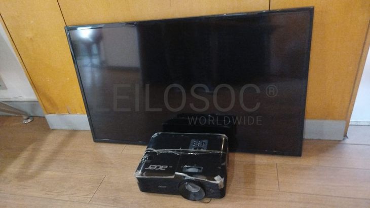TV - Samsung & Projetor - Acer 