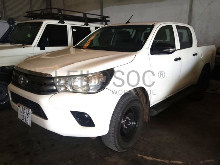 TOYOTA	HILUX DC