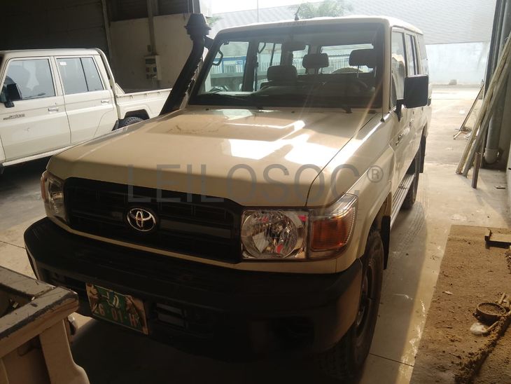 TOYOTA	LAND CRUISER