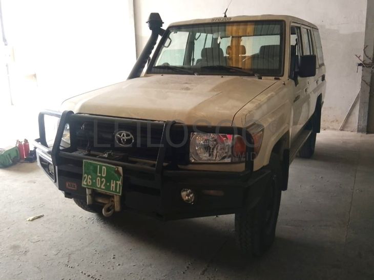 TOYOTA	LAND CRUISER