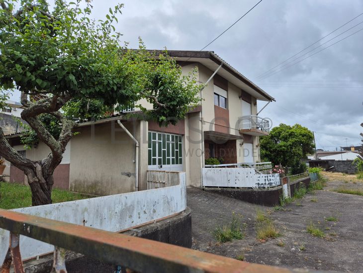 Moradia V4 · Vila de Cucujães, Oliveira de Azeméis
