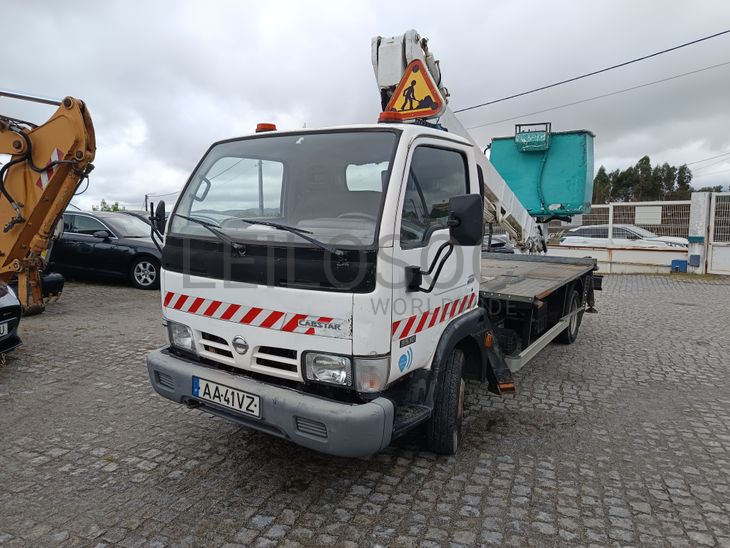 Nissan Cabstar Com Plataforma Elevatória · Ano 2007