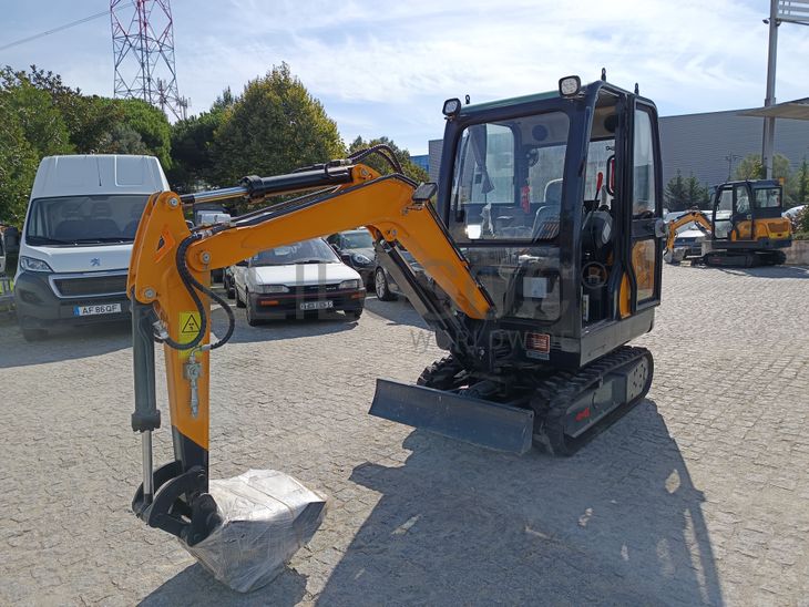 Mini Giratória Infront YFE20 · Ano 2023