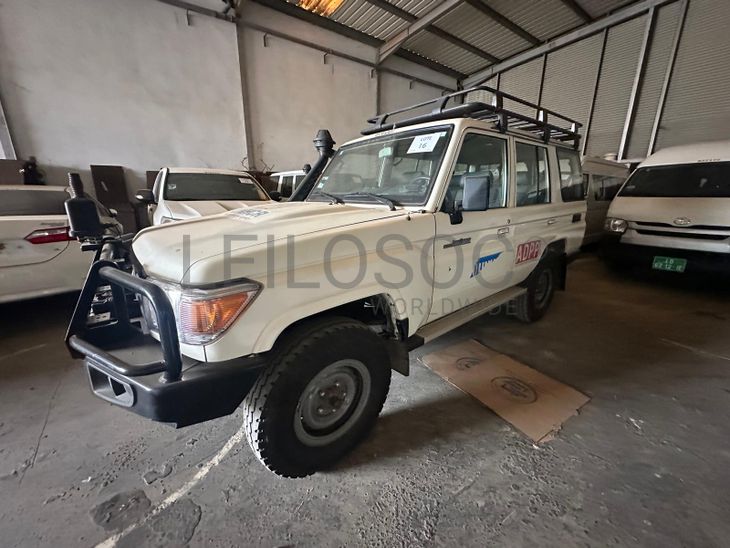 TOYOTA	LAND CRUISER