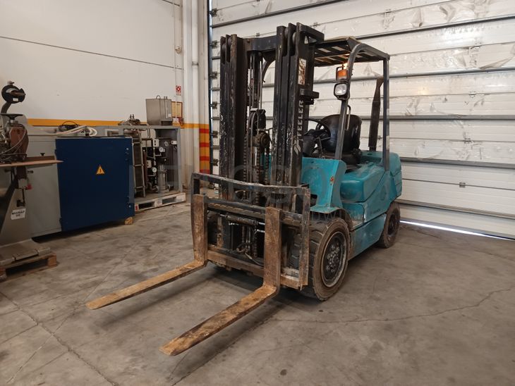 Empilhador Feeler FD30 · Ano 2019