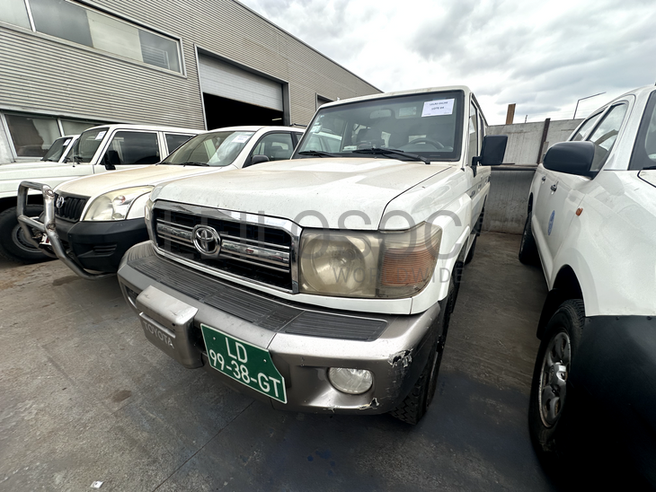 TOYOTA LAND CRUISER 