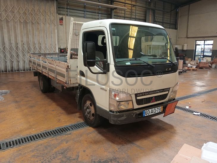 Mitsubishi Fuso 3S13 · Ano 2005