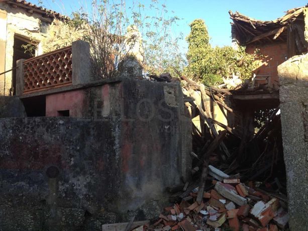 Moradias p/ Recuperação · Santa Comba Dão