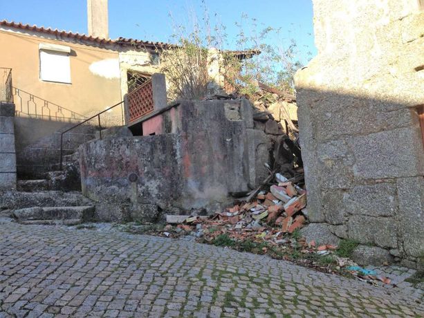 Moradias p/ Recuperação · Santa Comba Dão