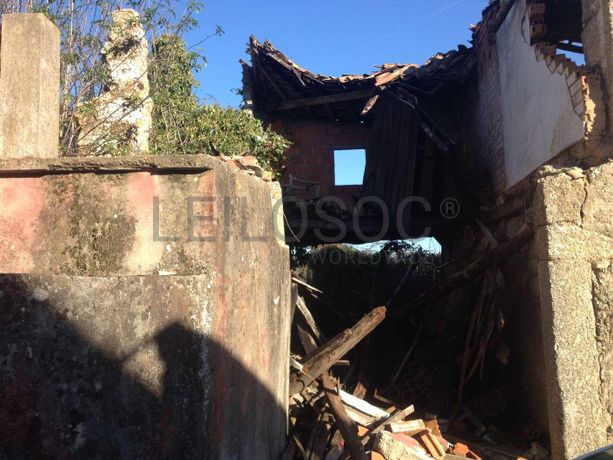 Moradias p/ Recuperação · Santa Comba Dão