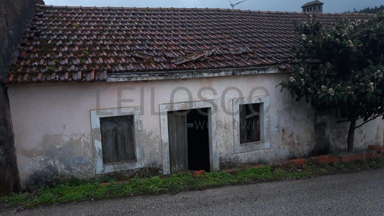 Usufruto de Moradia (Ruínas) · Rio Maior