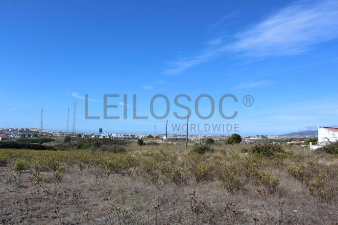 Terrenos com + 3 ha · Oeiras