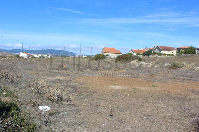 Terrenos com + 3 ha · Oeiras