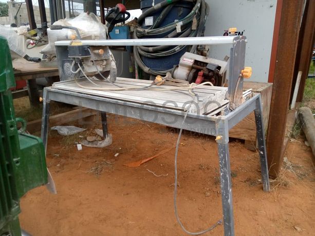 Máquina de cortar tijoleiras ·