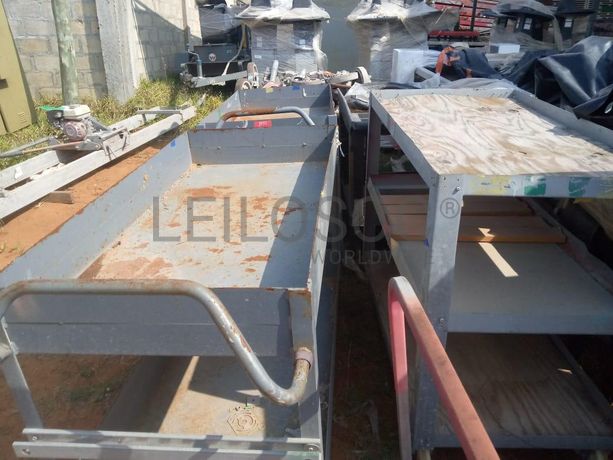 Cinco carrinhos para oficina ·