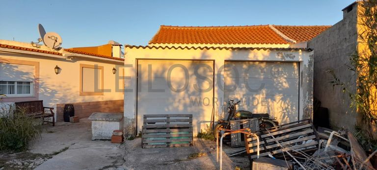 Direito à Meação · Moradia V3 com Garagem · Loja · Torres Vedras