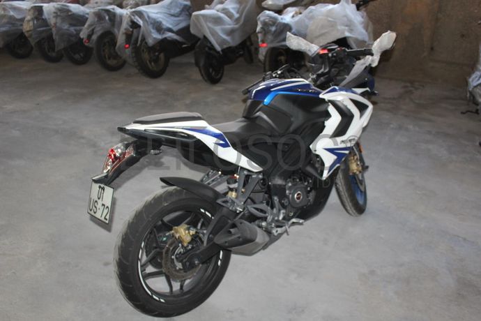 Bajaj Pulsar RS 200 ABS