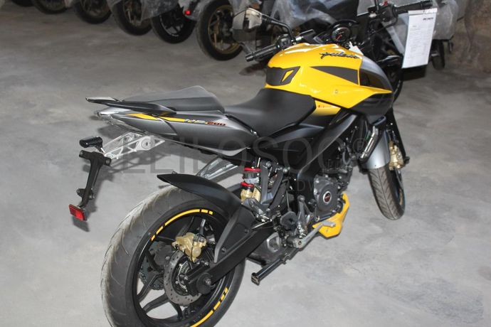 Bajaj Pulsar NS 200 FI ABS