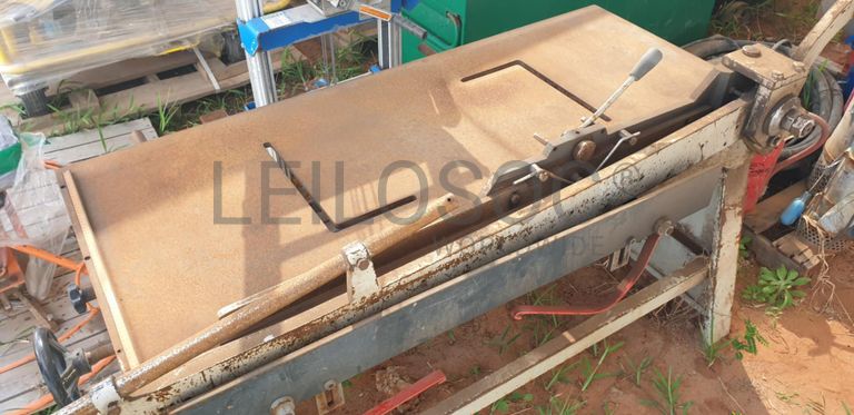 Máquina de trabalhar ferro ·