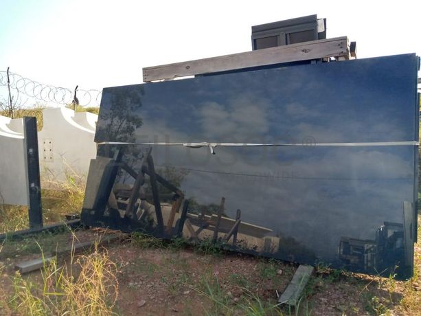 Estruturas de alumínio com vidros duplos  ·