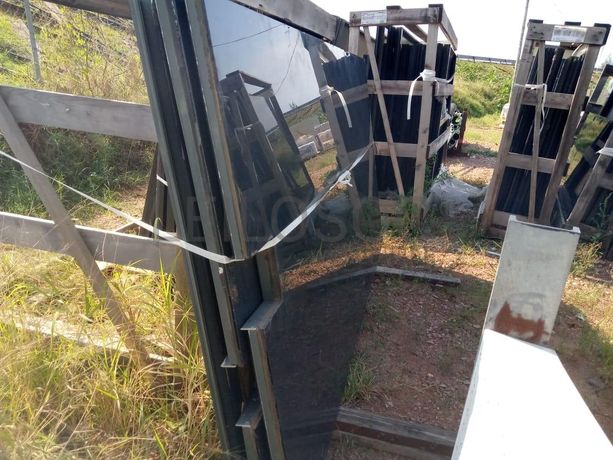 Estruturas de alumínio com vidros duplos  ·