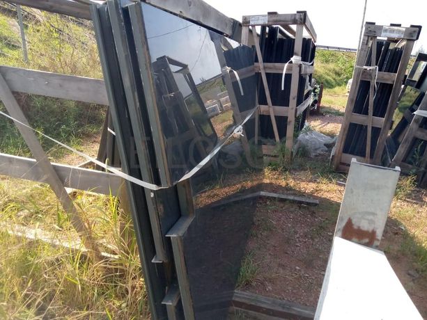 Estruturas de alumínio com vidros duplos  ·