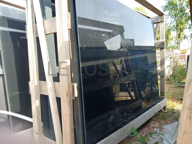 Estruturas de alumínio com vidros duplos ·