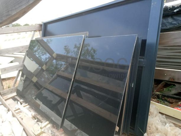 Estruturas de alumínio com vidros ·