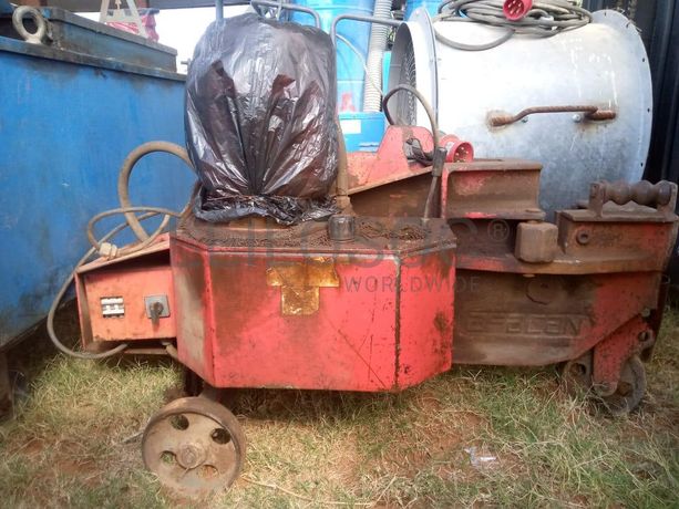 Máquina  de cortar ferro ·