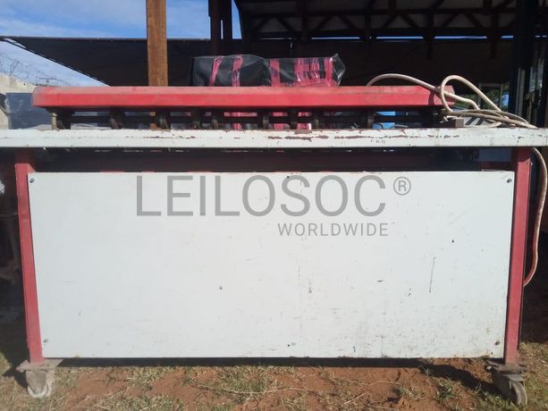 Máquina de trabalhar chapas e ferros ·