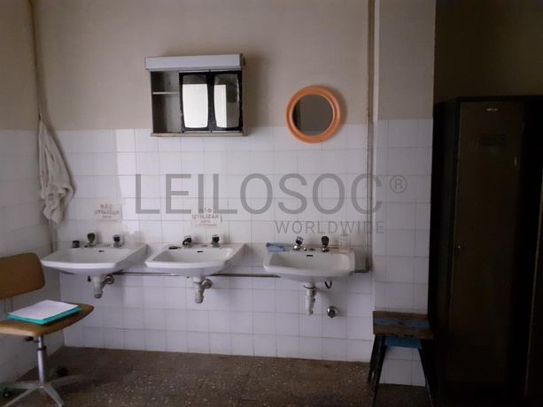 Armazém c/ Escritório e Apartamento · Anadia