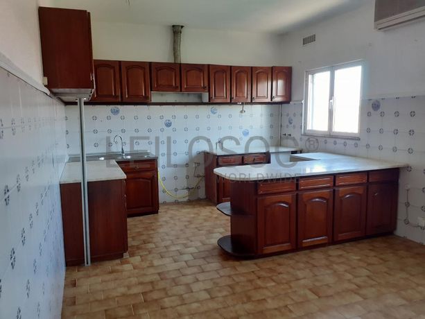 Armazém c/ Escritório e Apartamento · Anadia