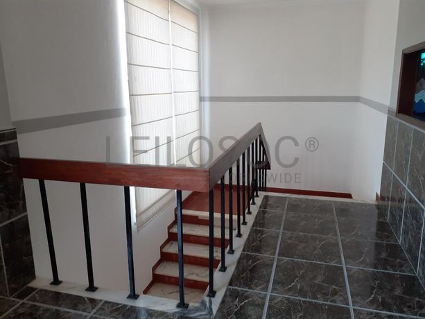 Armazém c/ Escritório e Apartamento · Anadia