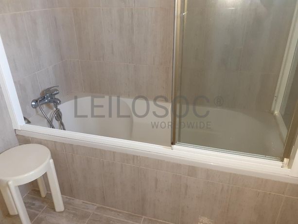 Armazém c/ Escritório e Apartamento · Anadia