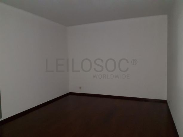 Armazém c/ Escritório e Apartamento · Anadia